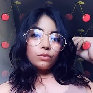 Meet your Posher, Alexia